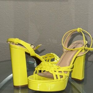 Steve Madden Yellow Chunky Heel Sandals